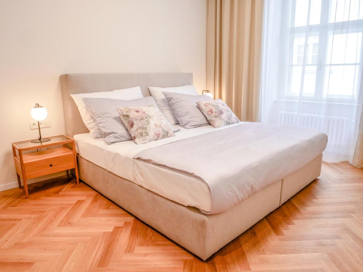 Laurinska 1 Apartments Bratislava Exteriör bild